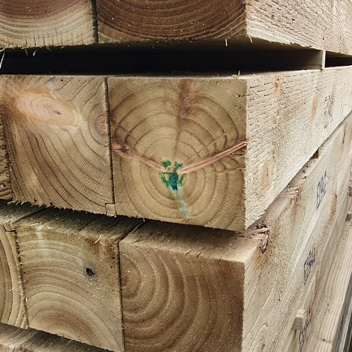 Timber Fence Posts — Lynx Outdoor Products