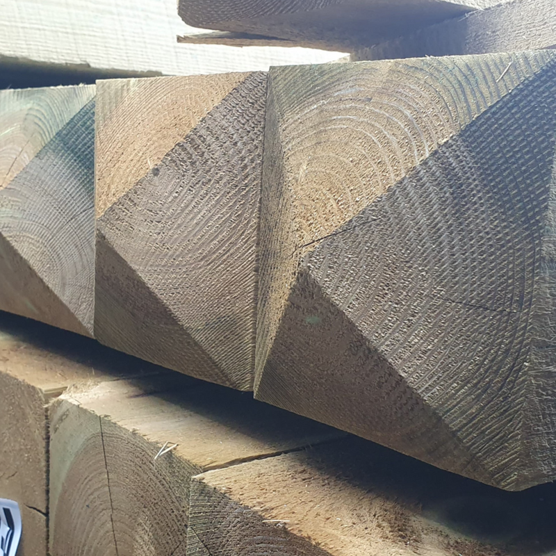 Pyramid Top Gate Posts (6×6 10ft) (150mm x 150mm 3m) UC4